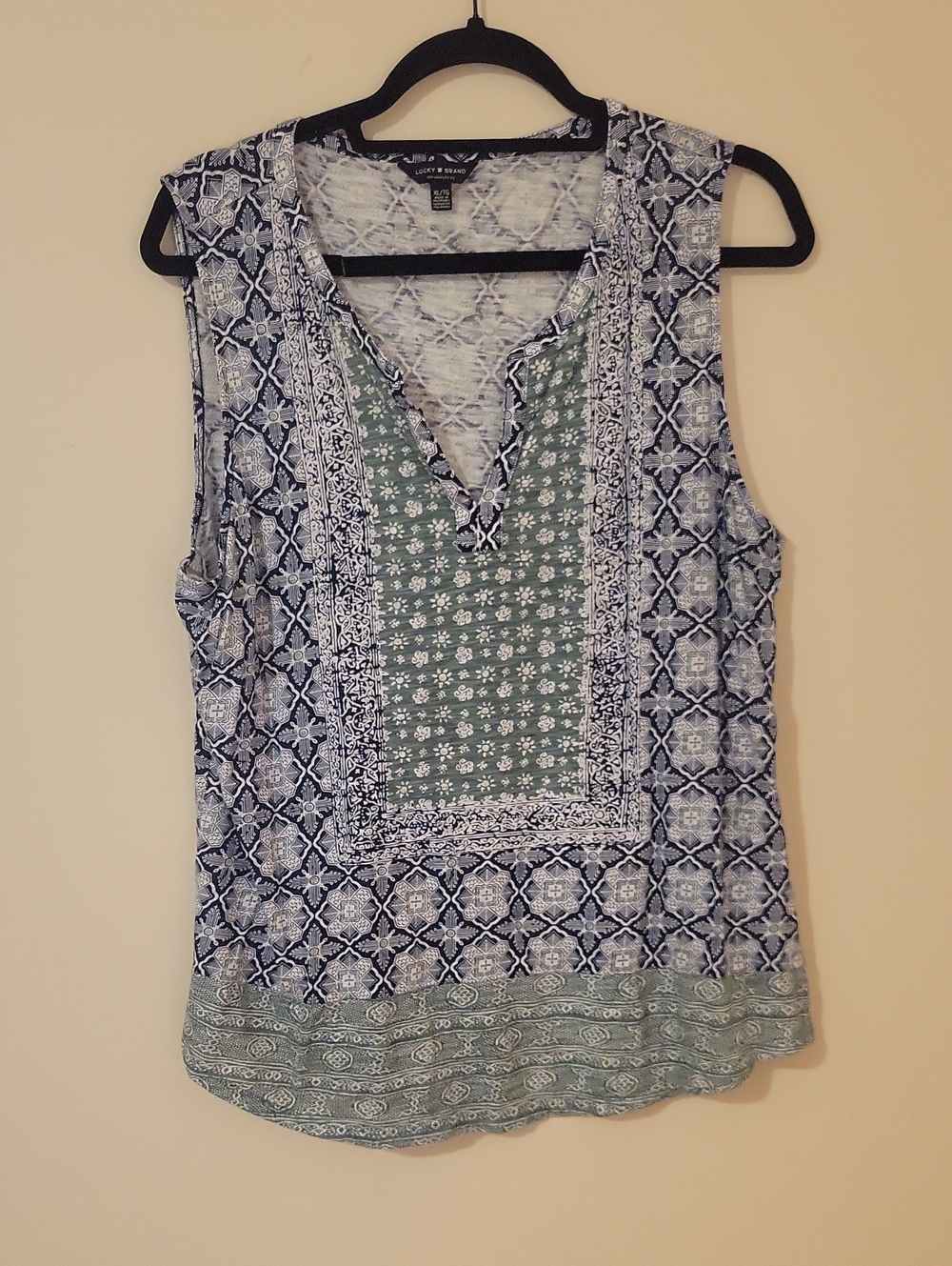 #75 (Bundle 5 For $35)Lucky Brand Sleeveless Blue & Green Patterned V-Neck Top